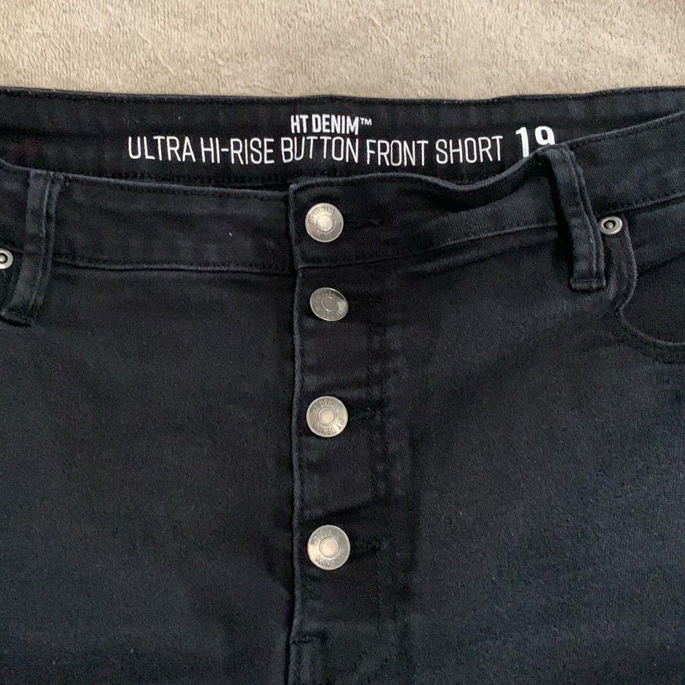 Hot Topic High Rise Button Front Shorts - Picture 3 of 7